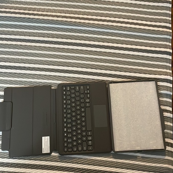 ZAGG IPad Case - Picture 2 of 6